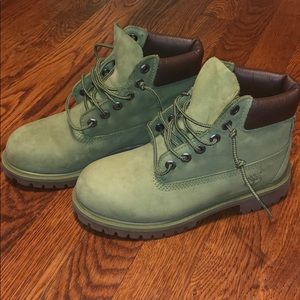Used/Brand New-Timberland boot size 1Y